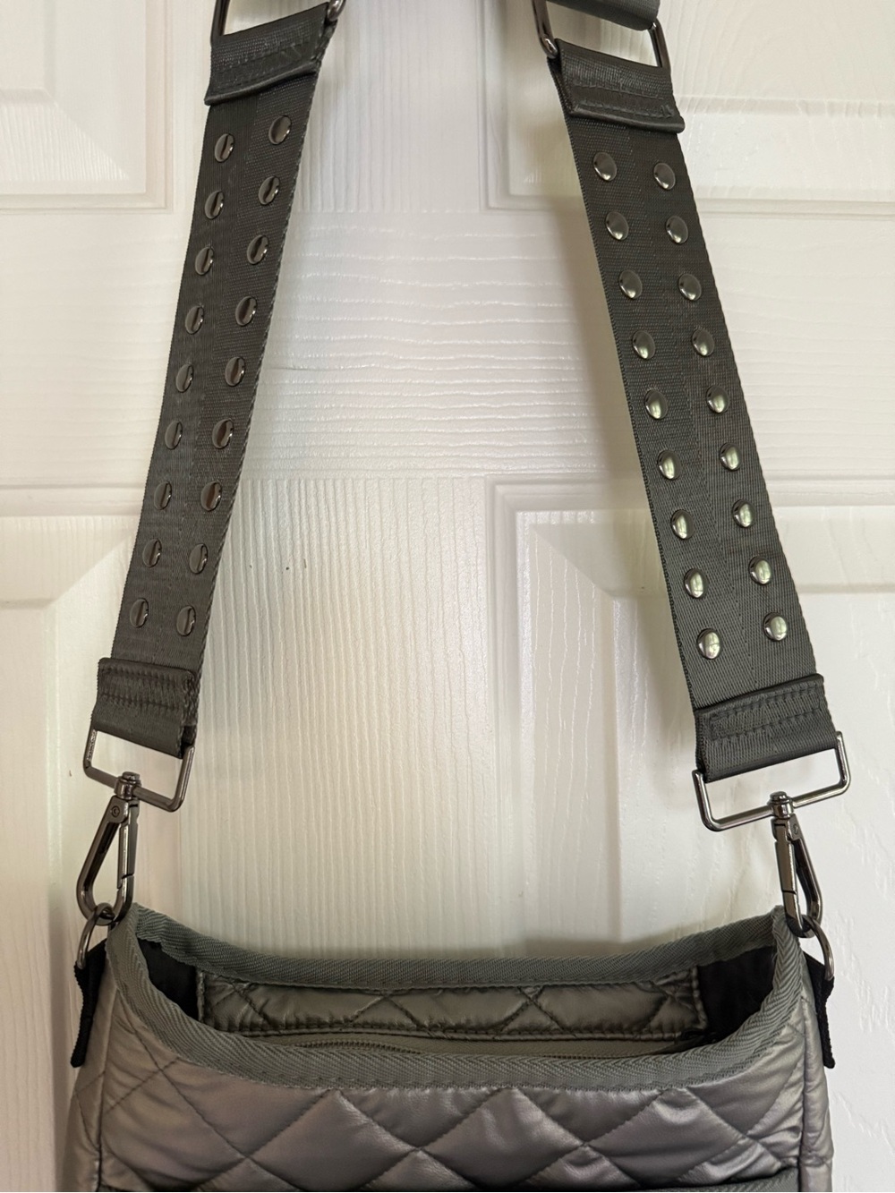 HAUTE SHORE Quilted Metallic Crossbody - Picture 3 of 7